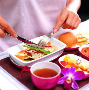 空中美味 國(guó)外航空公司的云端餐飲較量